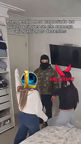 Alguém sabe o que fazer se ele conseguir quebrar a porta?  #casal #humor #cs2 #csgo 
