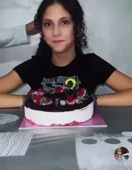 13 anni e l'attitude da diva è già inclusa nel pacchetto 🤣 Auguri alla mia piccola (ma ormai grande) donna! 🎂🩷✨ @gioggiola_spamm @𝖌𝖎𝖔𝖗𝖌𝖎𝖆_🪩 