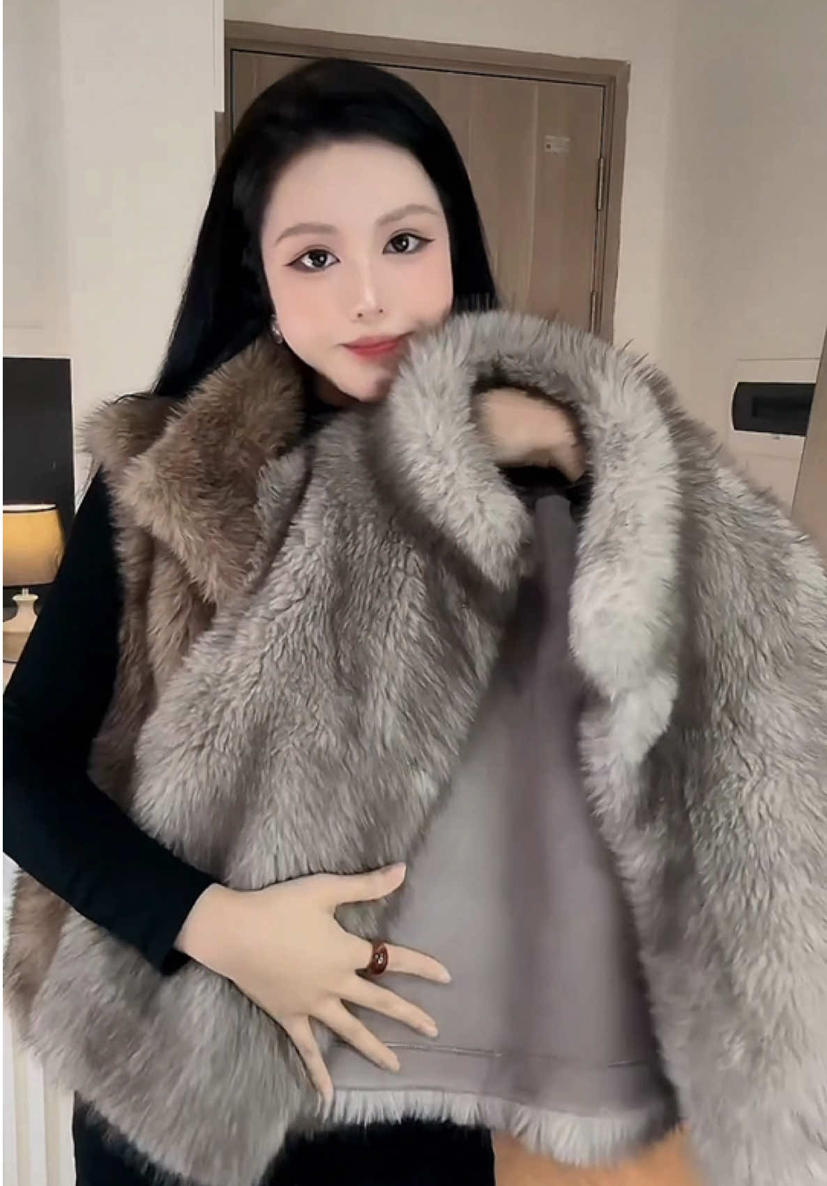 Áo khoác lông xinh quá nè #aokhoaclong #aokhoac #dothudong #outfit #nguyenthuthuyyne 
