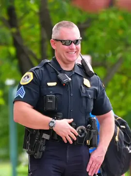 Des Moines, Iowa 📍 Police officers play an important role in our communities — protecting people, helping those in need, and serving every day. Thank you to Officer Collin Quinn, Des Moines Police, and law enforcement officers across Iowa for your service and dedication. 💙 @desmoinespolice @iowa_dps @joiniowadps @iowastatepatrol #DesMoines #Iowa #Police #LawEnforcement #Community