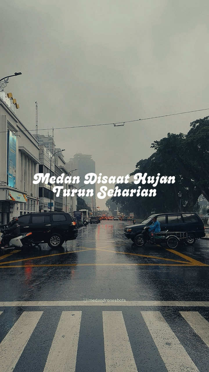 Merata seMedan Hujan yakan we🫵🏼, Seneng nya jadi ga panas tapi agak trauma dikit 😫. #Kotamedan #Medan #suasanamedan #Hujandimedan 