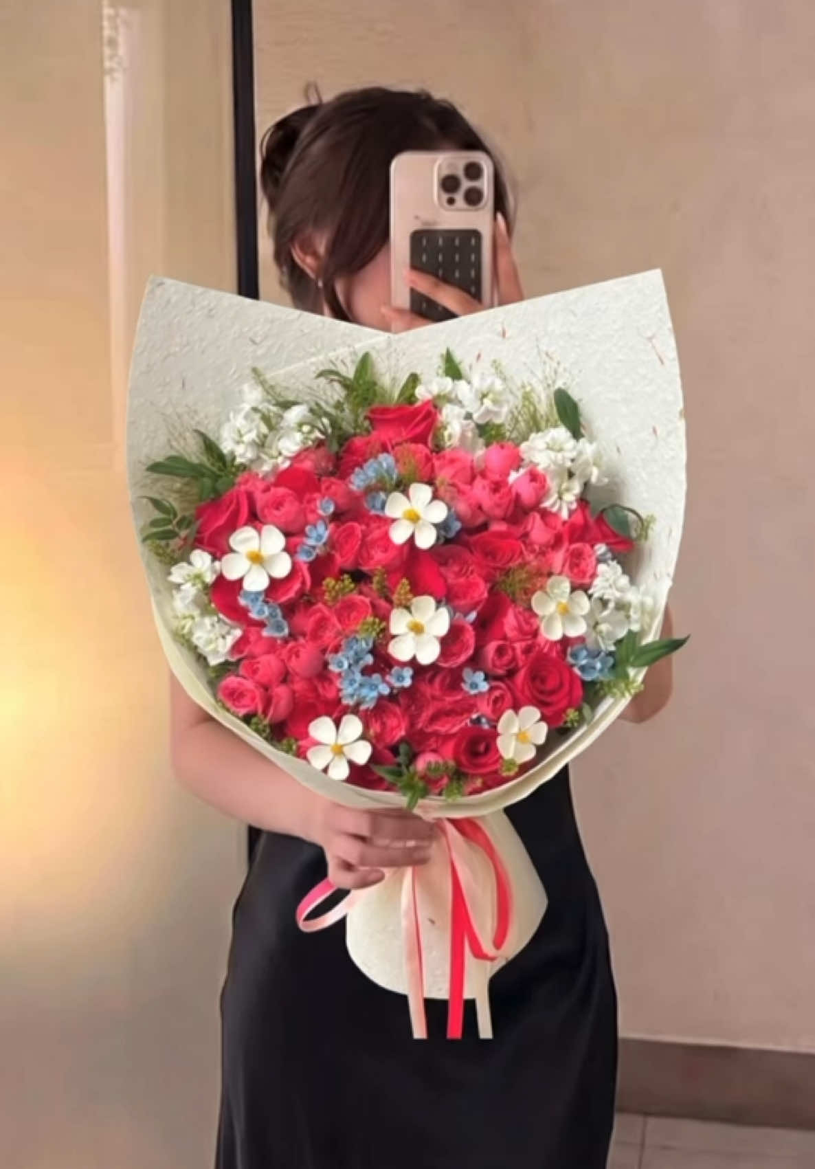 Em là một khu vườn mùa hè, rực rỡ, tươi vui và đầy sức sống. Cứ ở cạnh em là thấy cả thế giới bỗng ngọt ngào hơn. - Tiệm hoa mơ màng - Shop nhận đơn hoa online khu vực Hà Nội và TP HCM - Khách đặt đơn liên hệ thông tin shop để ở mục hồ sơ trang Tiktok nha #hoatangnguoiyeu #hoatangsinhnhat #bohoadep #hoatuoihanoi #hoatuoisaigon 