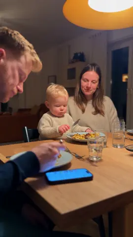 Papa, Handy weg!#baby #babylove #babygirl #funny #lustig 
