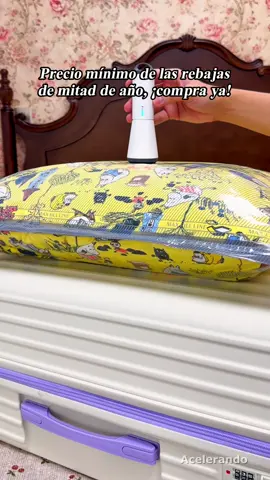 Deja de llenar tus abrigos de invierno y suéteres pesados en el armario con este conjunto de almacenamiento al vacío. Dobla, cierra, presiona el botón y mira cómo se encoge. Ahorro de espacio, sin desorden, perfecto para la familia o para viajar! 🧥 ✨ Haga clic en el enlace y empacar ahora! #TrucoDeViaje #BolsaAlVacio #OrganizadorAlVacio #BolsaViajeAlVacio #AhorroEspacioViaje 