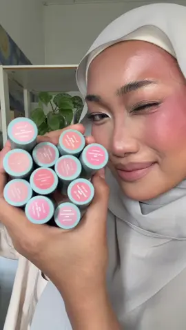 Another day, another lip combos 🙂‍↕️ Kalau nak tengok @Adrishah swatch secara live, jangan lupa rsvp live untuk launching esok! #fyp 