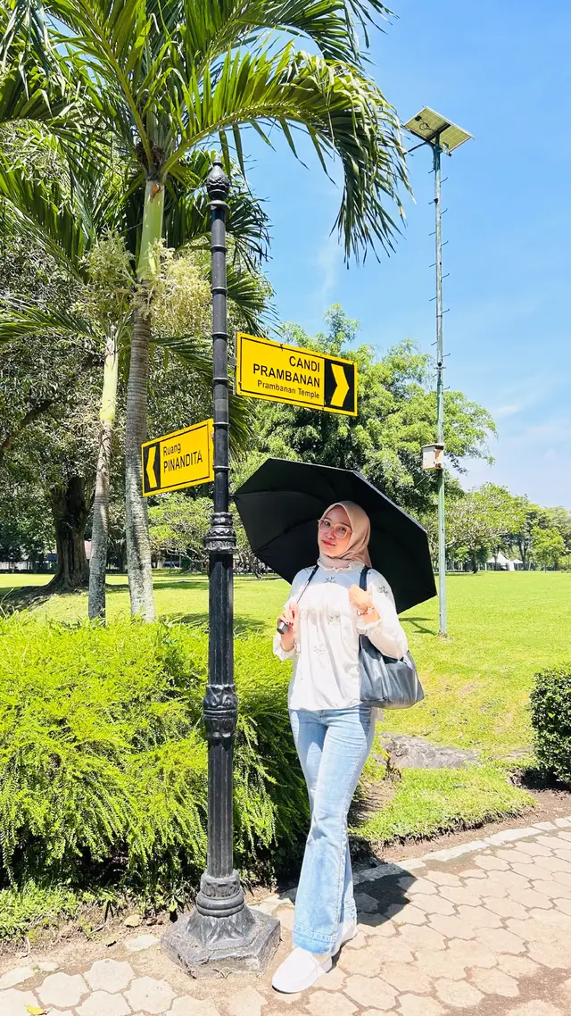 A magical of Prambanan🛕✨️ #candiprambanan #jogjaistimewa #placetogojogja #fy 