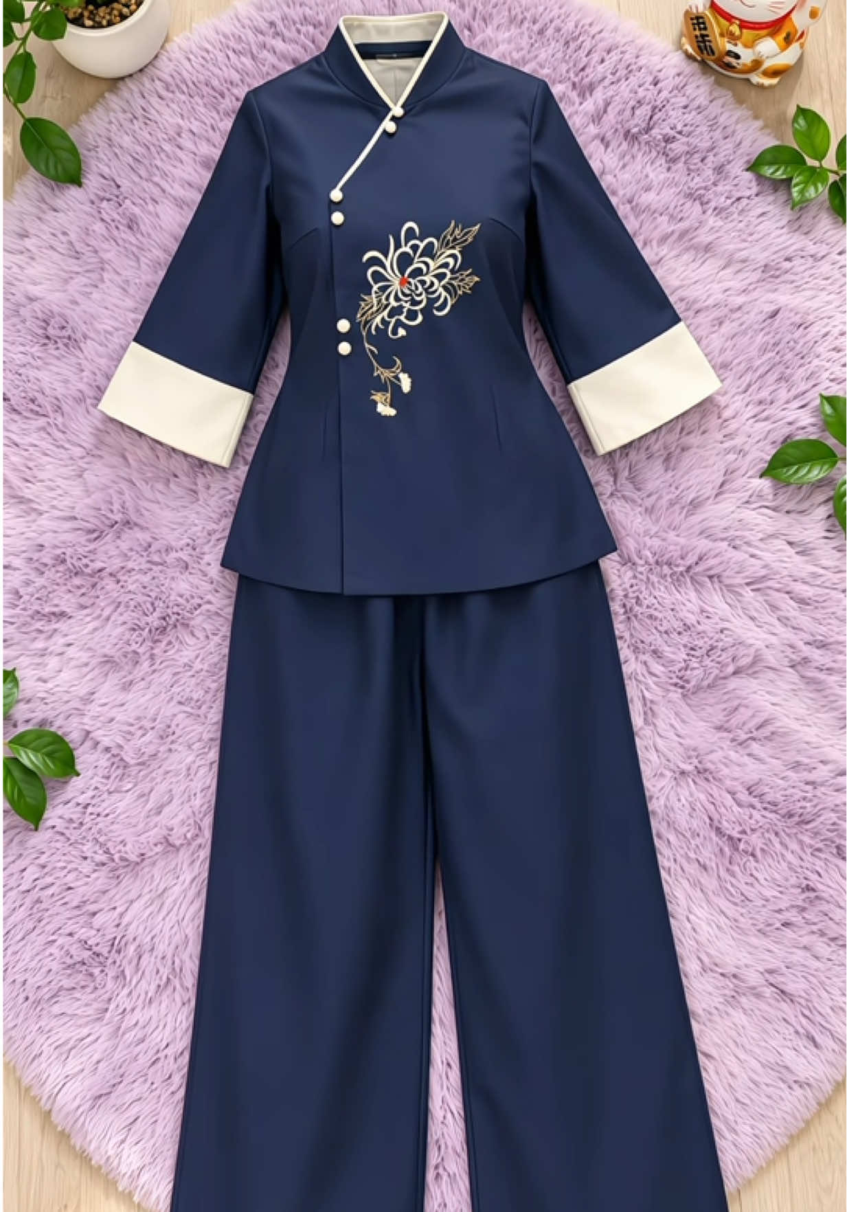 Bộ đồ lam chất đũi thêu hoa bỉ ngạn 