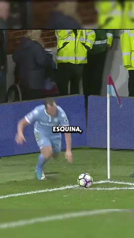 Voici la traduction en espagnol : ¿Genio o Fiasco? ¡Los saques de esquina más insólitos del fútbol! 🤯 #futbol #PremierLeague #ronaldo #futbolmexicano #