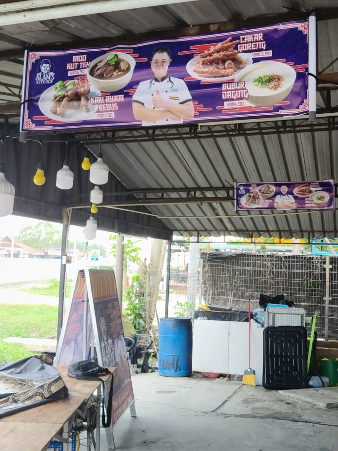 Syukur Alhamdulillah banner Baru da siap pasang.... #banner #chefalam #alamskitchen #alamskitchenbatupahat #gangsterchef @Chef Alam @Alam's Kitchen Batu Pahat @Alam's Kitchen HQ 