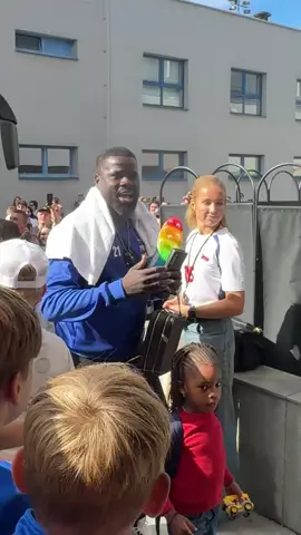c'était trop intéressant le jubilé de mon frère et ami Milan Baros. C'est Dieu qui est fort 