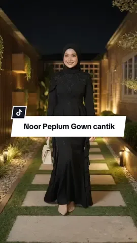 🖤 Elegan dalam warna hitam yang tak pernah gagal mencuri perhatian ✨ Detail lace yang cantik dengan potongan ruffle buat gaya nampak lebih anggun dan eksklusif. Sesuai untuk majlis atau tampil lebih classy. #BajuKurungModen #DressMuslimah #BlackDress #ModestFashion #BajuMajlis     