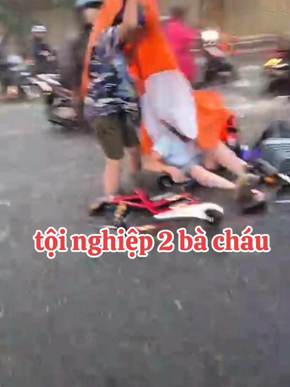 cầu vượt nguyễn thái sơn gò vấp thất thủ/nước dềnh #giaitritiktok #hottrend #xuhuong #viraltiktok #muangaplut 