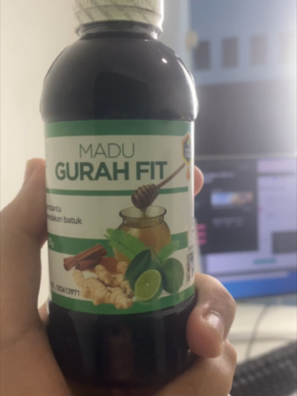 Punya keluhan batuk ringan dan tenggorokan gatal karena sering terkena debu jalanan? Jangan sepelekan rasa tidak nyaman di saluran pernapasanmu.  Segera atasi dengan rutin minum Madu Gurah Fit setiap hari. Kandungan herbalnya membantu melegakan tenggorokan serta membuat napas terasa lebih longgar dan nyaman. Jangan tunda, langsung klik keranjang kuning dan checkout sekarang juga! 🛒👇 #MaduGurahfit #Gurahfit #RedakanBatukLegakanNafas #BatukFluradang #KesehatanPernapasan #AtasiSesakNapas #ParuParuSehat #PolusiUdara #MaduHerbalAlami