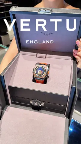 After wearing it for three days, I can’t go back to ordinary smartwatches anymore. Click the link on the Vertu homepage to learn about the product information. #VERTU #VERTUWatch #LuxurySmartwatch #UnboxingLuxury #LuxuryLifestyle #Smartwatch #RichLifestyle #TechUnboxing #Reels