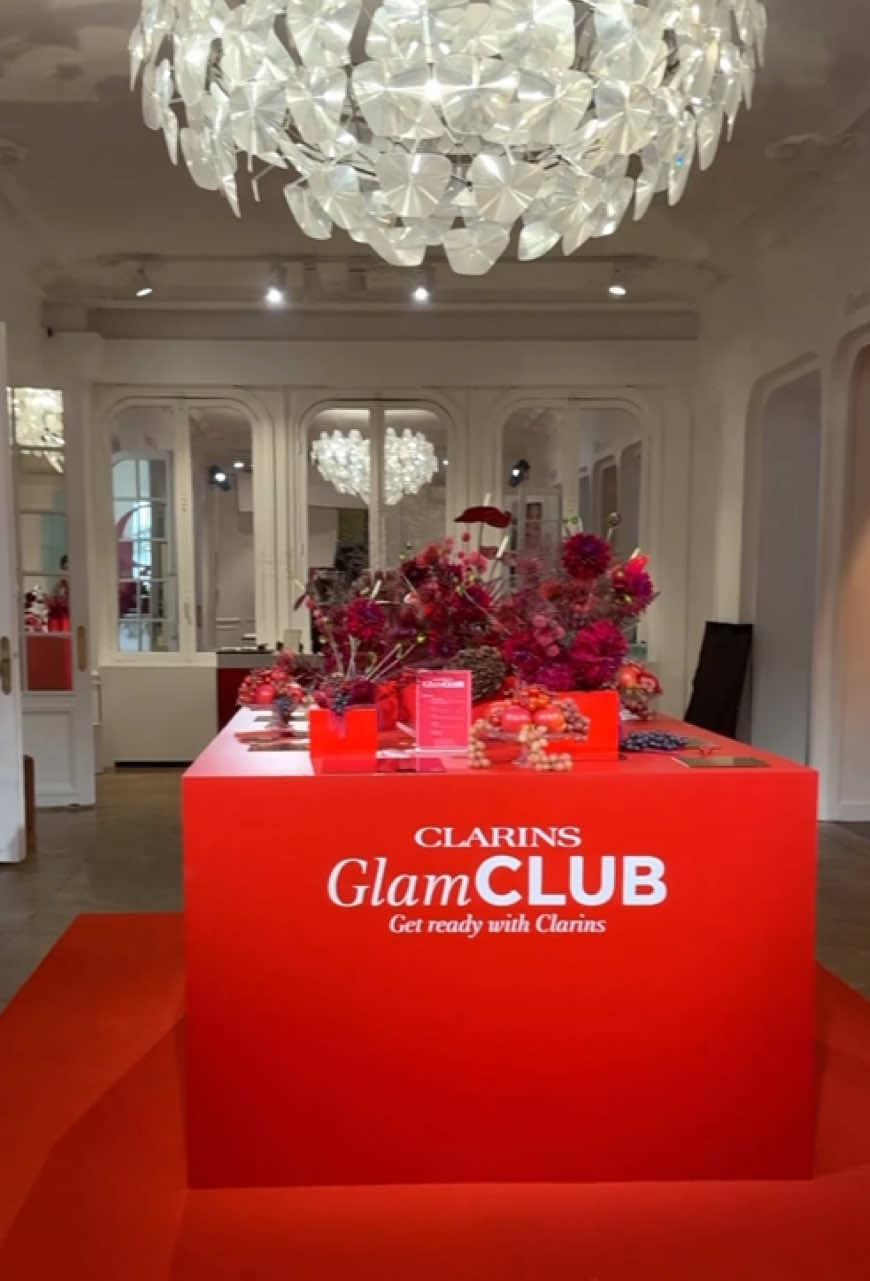 Ah yes, it’s all coming together… #ClarinsGlamClub #PFW 