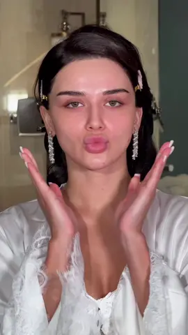 A little step-by-step of the look I’ve been loving lately ✨ Hope you enjoy getting ready with me 🤍 Save it for your next makeup day 🎀 #fyp #makeup #tiktok #tutorial 
