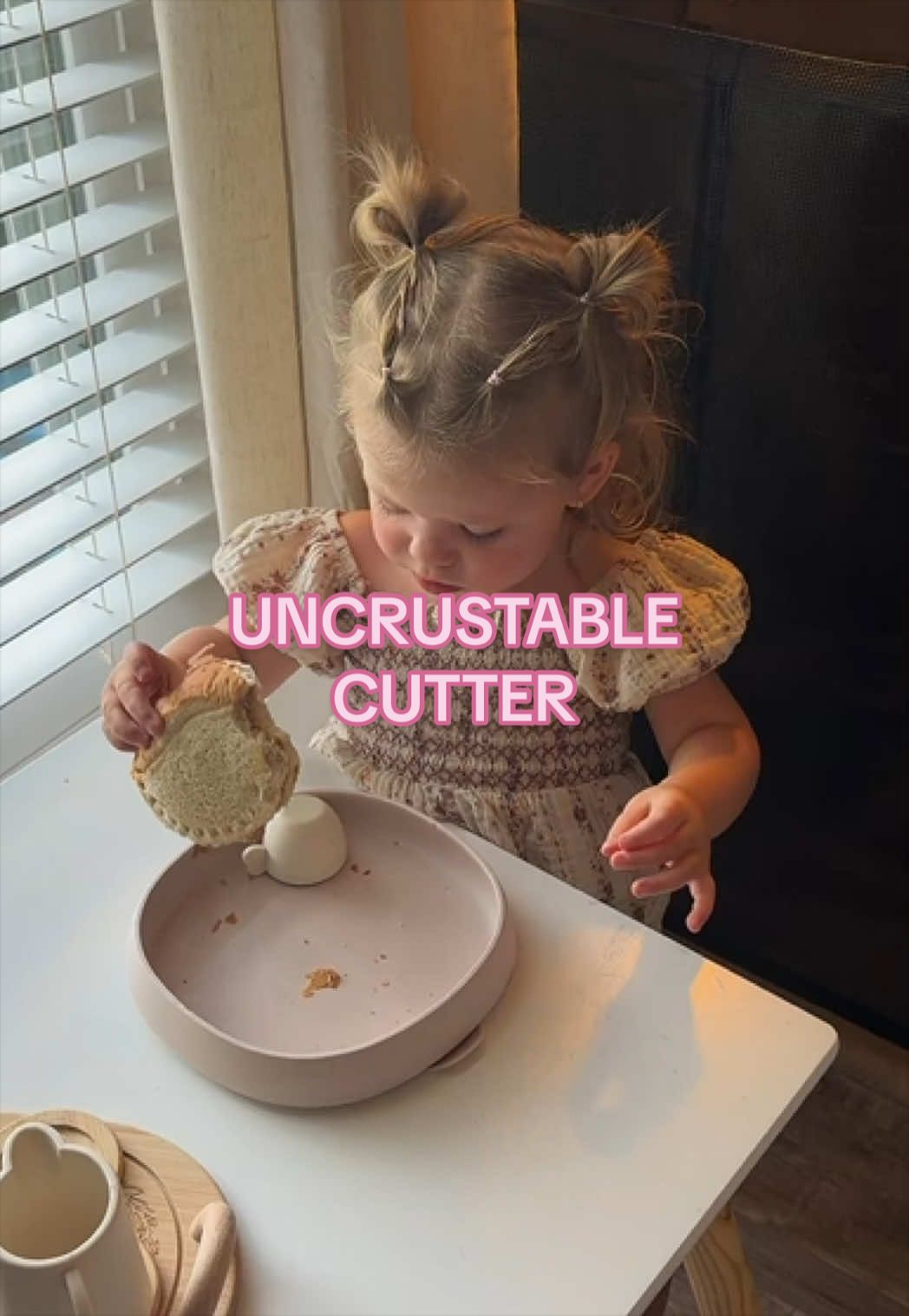 Best mom hack ever!! #toddlermom #toddlerlunch #toddlerhack #momhacks #kidslunch 