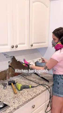 The kitchen backsplash saga continues but we’re almost done ✨ btw I’m clearly not a pro so if there’s something you see that I’m doing wrong lmk 