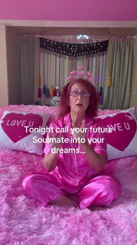 Tonight call your future Soulmate into your dreams. #dreamlover  #soulmateconnection  #dreaming #dreamingofyou #dreamsetup 