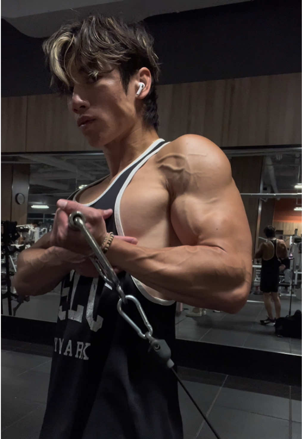 Needy for bigger biceps #biceps #curls #gym #GymTok #gymmotivation 