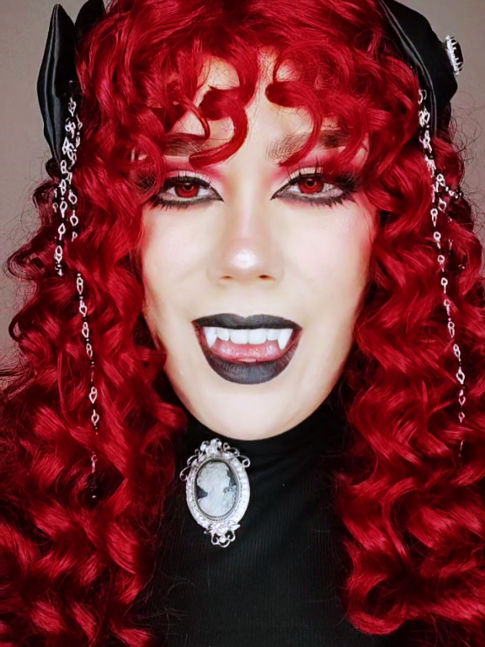 You are a sacrifice 🤷🏻‍♀️🧛🏻‍♀️🖤  #vampiremakeup #monsterhigh #fanfic #halloween #october 