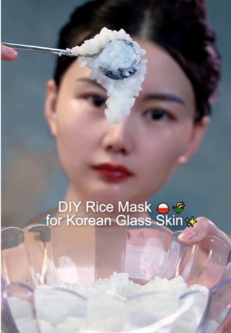 Some of my favorite skincare starts right in my kitchen 🥣✨ Benefits: ­Gentely exfoliates & smooths skin ­Locks in moisture & deep hydration ­Provides natural antioxidants & vitamins ­Leaves skin glowing, soft, and radiant #glassskin #skincare #glowingskin #ricemask #koreanskincare 