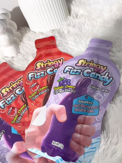 Pengen ngemil yang beda dari biasanya? 👀🍭 Stringy Fizz H818 bisa jadi pilihan! Bentuknya unik dan bikin penasaran dari gigitan pertama 😋✨ #H818 #StringyFizzCandy #PermenH818 #CandyTime #JajanTikTok #JajananUnik #Ngemil #FYP #FYPIndonesia #TikTokShop