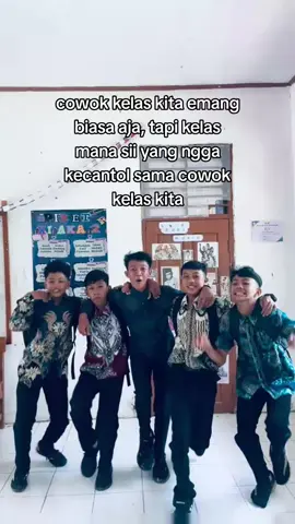 😭malah emote #openfblb #katakatasekolah #akunkelas #foryoupage #fyp 