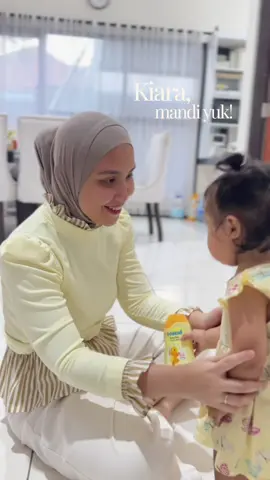 Mandi bareng Kiara, momen favorit kita 🛁🤍 Doremi Baby, Smart Mama, Happy Baby ✨ @doremiid  #DoremiBaby #SmartMamaHappyBaby 