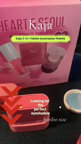 3-in1- beauty blender perfect eyeshadow trio set all in 1 you don’t need a brush , perfect for purse , travel, emergency makeup #eyeshadow #halloween #makeup #beauty 