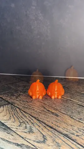 I used this Creality filament again to print these cute little pumpkins for our Halloween candy bucket! 🎃 I went with a sparkly orange, and I love how the shimmer gives them that perfect Halloween look. They’re small, fun, and such a cute little addition to the candy bucket. I swear Halloween is just another excuse for me to keep finding things to 3D print 😂 #3DPrinting #Creality #Halloween #3DPrinted #Filament 