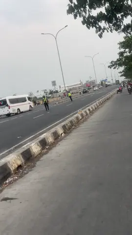 Tadi rame banget d jalan tol ,dan ada juga polisi sempet tertabrak pembalap liar ,##fypmasukberandatiktok 