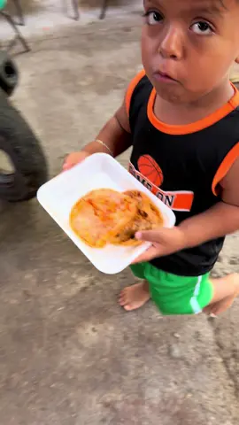 Jesúsito se enojo porqué compre más comida para mí que para el 