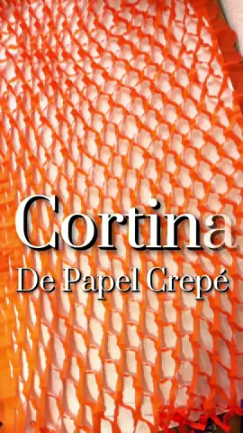 🧡🌼 Te comparto cómo hice esta cortina de papel crepé para decorar en temporada de Día de Muertos. Es una idea sencilla, económica y queda hermosa para escuelas, negocios, altares o fiestas temáticas. 🎃✨ Guarda este video para hacerlo después y cuéntame si lo intentarías. 🥰.                                      #diademuertosmexico #catrina #papel #manualidadesfaciles #tutorialtiktok 
