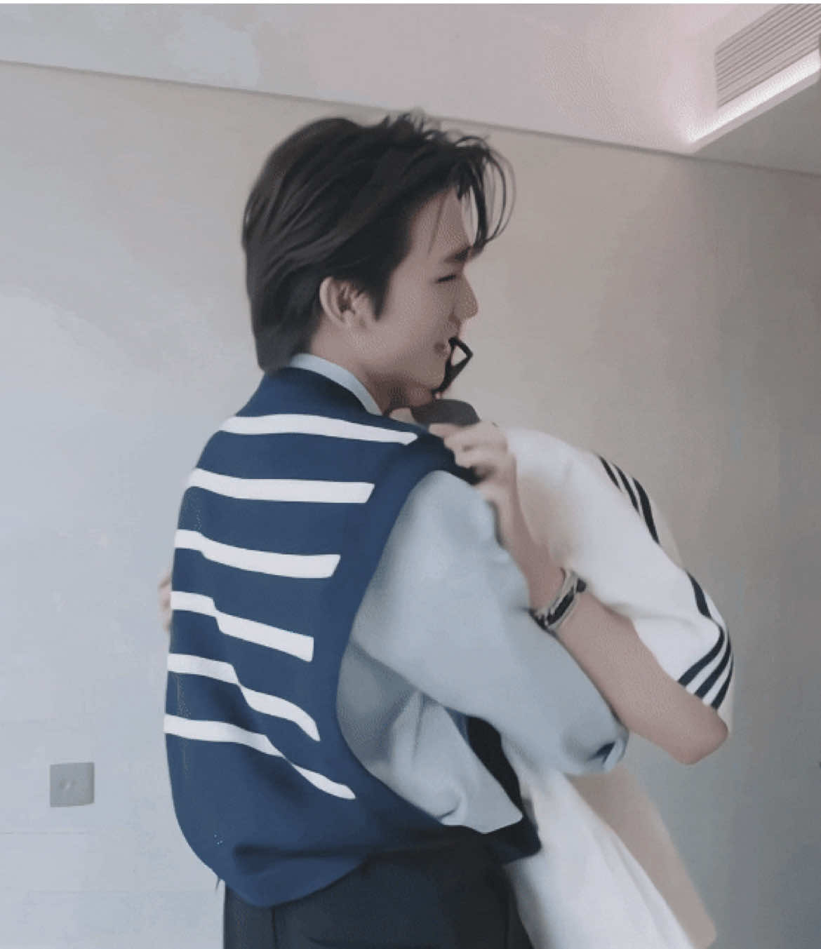 Sekarang gua paham kenapa minggu lalu dibilang “the last vlog” 😭 ternyata kita bakal dapet LeoKing variety show!! Gak sabar banget liat kelanjutan kebucinan mereka 😭 ayok cepetan tayanggg! #ashtheseries #leo #kingston #leokingston #fyp
