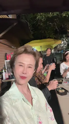มื้อเย็นที่กองถ่าย😂😂พอย่าถ่ายคลิปพี่เม้าบอกว่าถ่ายอีกแล้ว😂😂😂😂#ดวงดาวจารุจินดา #tiktokคนบันเทิง #ดญมียาหลานสาวคุณย่าดาว 