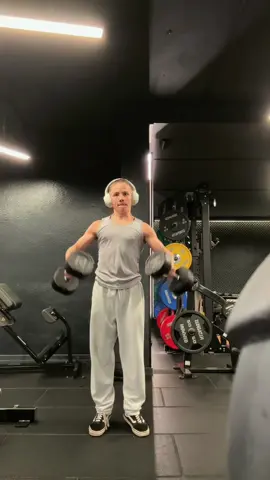 #gym #viral #2011 #bodybuilding #fyp @GEN Z ATHLETICS 