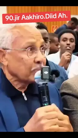 40 sano kadib ayuu dalka kusoo laabtay, balse waxa ugu weyn ee uu la yaabay waxay ahayd wacdiyada iyo duruusta diineed ee masaajidda ka socota.🤔
