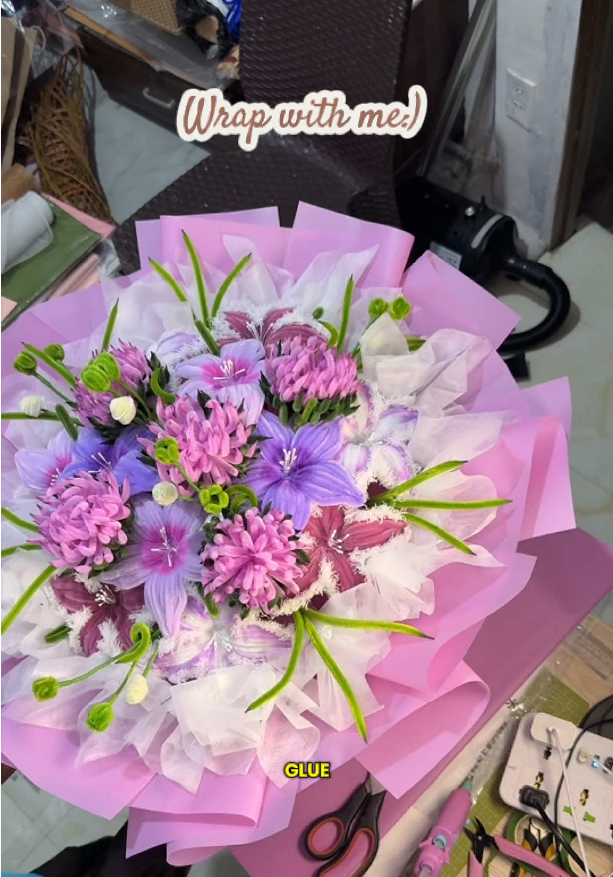Simple round bouquet || Easy Wrapping tutorial using Jelly Type bouquet wrapper.  #fuzzywireflowers #handmade #bouquet #crafter #tutorial 