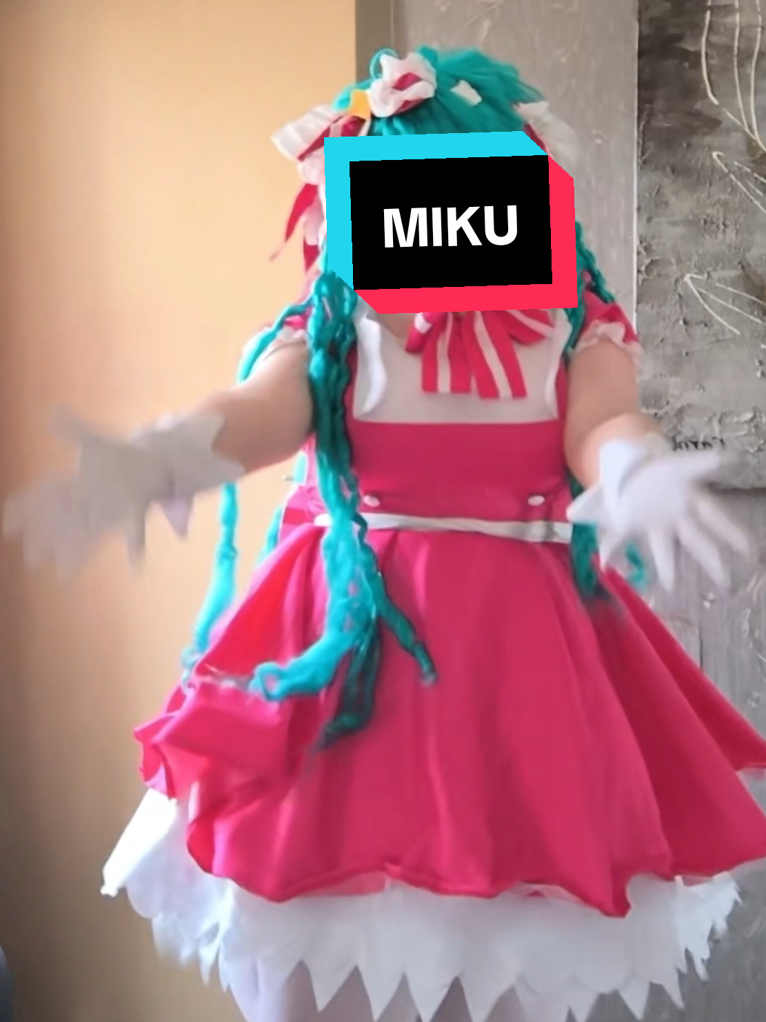 not me trying to post more of my drafts cuz the news one gets corrupted . . . . . #retrynowmikucosplay #miku #hatsunemikucosplay #mikucosplay #cosplay 