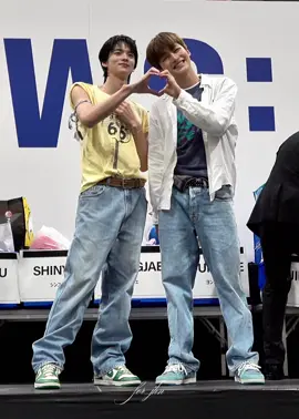 260908 tws 大阪プレサ モンピズ劇場でニコニコした☺️ #tws #JIHOON #SHINYU #지훈 #신유 