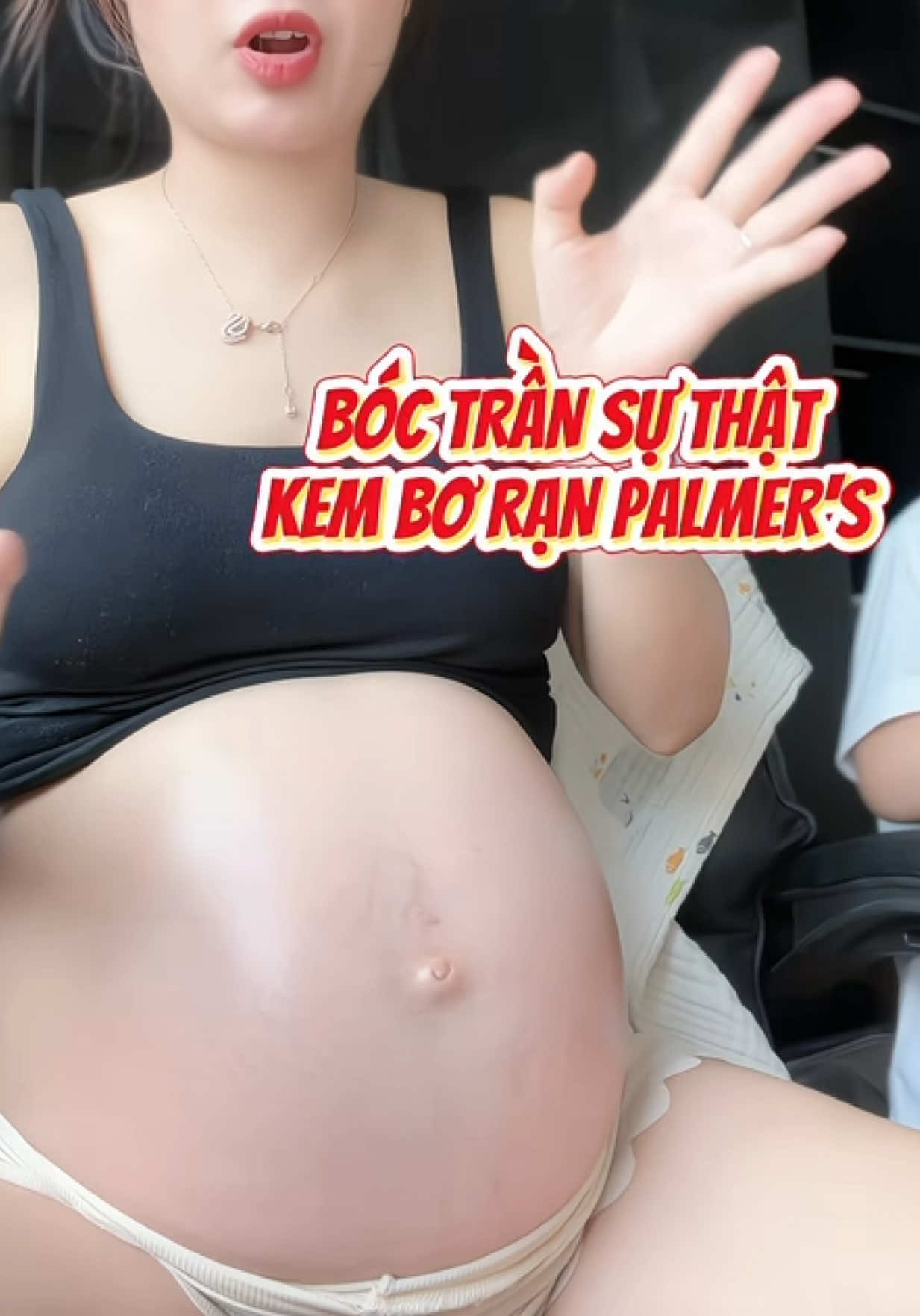 Trả lời @thestar1202 có hàng ti tỉ người nói là không thích vì cái hũ bơ này đặc, nhưng với 1 người dùng cả chục loại kem + dầu rạn như em thì em lại thích ở điểm ấy. Dính + bết + khó thấm hơn loại khác nhưng với cơ địa khô , tăng size bụng nhanh thì em thấy vì thế mà bôi xong da vẫn đủ ẩm, mịn tưng íii. Có thể viết bài nghị luận 1000 từ để khen em nó luôn #kemranda #randa #mangbau #mangthai #huyenabolamme