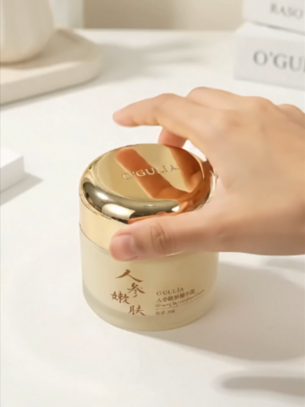 Muka kusam? Sapu je Krim Ginseng O'GULIA! Gel sejuk, meresap laju & tak lekit langsung. Kulit auto anjal glowing ✨ Stok sedia ada, jom grab! 👇🛒 #OgliaGinseng #KrimGinseng #KulitGlowing
