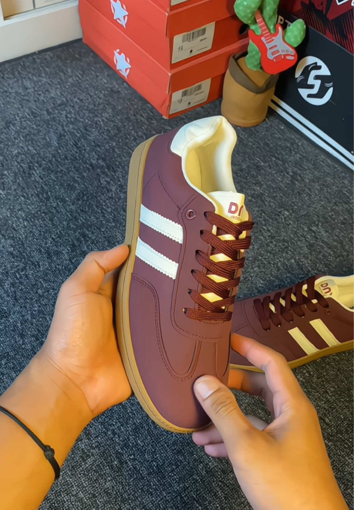 Banyak pilihan warna cek dikeranjang #brcapparel #dendaapparel #sepatusneakers #dny #sepatudny 