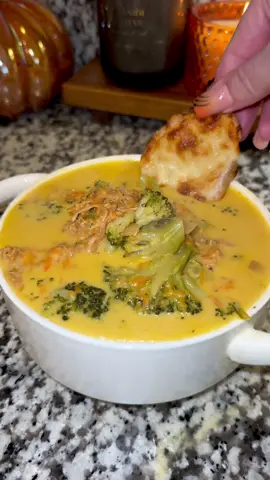 Broccoli & cheddar chicken soup  🍲 full recipe is linked in my bio! #fallrecipe #broccolicheddarsoup #DinnerIdeas #soup #food 