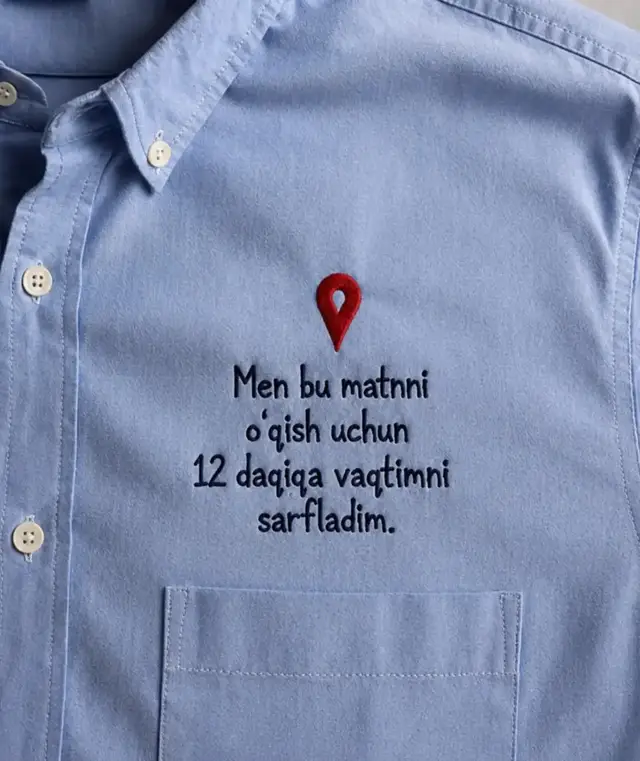 — Ajrashaylikmi? — Ajrashaylik. — Tushunmading… Men hazillashdim! — Men esa hazillashmadim. — Yo‘q, ahmoqchaginam, yolg‘on gapirdim! Rostdan ham menga ishondingmi? Bo‘ldi, unut… — Yo‘q, men roziman. — Nimaga? — Ajrashishga. — Qaysi ajrashishga? — O‘zing taklif qilgan ajrashishga. — Men hech narsa taklif qilganim yo‘q! — Qanday qilib? Hozirgina aytding-ku. — Bu hazil edi, tushunmadingmi?! — Yo‘q, bu yerda tushunmagan sen bo‘lding… Men hazillashmayapman. Ajrashamiz. — Nima, xafa bo‘ldingmi? Qo‘y, bas qil… Biz baribir arzimas narsalar sabab tez-tez janjallashamiz. — Sen buni arzimas narsa deb o‘ylaysanmi? — Shunday emasmi? — Yo‘q. — Bas qil, azizim! Yur, tez orada yomg‘ir boshlanadi… Ob-havo ma’lumotida kuchli yomg‘ir bo‘lishi aytilgan. — Soyabonimni senga beraman. — Albatta, har doimgidek… — Yo‘q… Mana, ol… Qaytarishing shart emas, baribir bu soyabon menga yoqmay qoldi. — Kim? — Soyabon… — Javob ber! Men senga yoqmay qoldimmi? — Boshlama; hammasini hal qildik. — Mana yana… Mening fe’lim qanday yomonligini bilasan-ku, o‘zing ham meni ataylab jahlini chiqarasan. — Shuning uchun seni o‘z provokatsiyalarimdan ozod qilmoqchiman. — Qanday qilib? — Ajrashaylik. — Yo‘q! — Nega baqiryapsan? — Menga og‘ir botyapti… — Kechir. — Qanday qilib meni shunday shafqatsizlarcha aldab hazillasha olasan? — Bu hazil emas. — Menga yolg‘on gapirma! — Men hech qachon yolg‘on gapirmayman. — Sen… Yo‘q, kut. Bunday emas. Soyaboningni ber, men ketaman. Keyin sen tinchlanasan, asablaringni joyiga qo‘yasan va menga qo‘ng‘iroq qilasan. — Men senga qo‘ng‘iroq qilmayman. — Nima?.. — Men boshqa hech qachon senga qo‘ng‘iroq qilmayman. — Nega? — Chunki biz ajrashyapmiz! Ketishimiz kerak, tushunyapsanmi? — Yo‘q… — Keyin tushunasan. — Tushunmayman. — Menga ishon. — Ishongim kelmayapti… — Axir sen menga doim ishongan eding. — Sen esa meni doim sevarding… — Doim emas. Ya’ni abadiy emas. — Sevmay qo‘ydingmi? — Balki. — Demak, o‘zing ham ishonching komil emas? Unda nega ajrashyapsan? — Demak, ha, endi seni sevmayman. — Balki bir muddat alohida bo‘lib turarmiz? His-tuyg‘ularimizni qayta o‘ylab ko‘rarmiz… — Abadiy, sevgilim. Abadiy. — «Sevgilim»?.. — Yig‘lama, yuzingdan yosh oqyapti. — Bu yoshlar kim sababli?! — O‘zing sababli. — Nima?! — Yig‘lama. — Meni quchoqlab qo‘y?.. — Buning keragi bormi? — … — … — Jim turma. — Endi nima haqida gaplashamiz? — Meni kuzatib qo‘y. — Men senga soyabon berdim-ku. — Soyabon sening o‘rningni bosa oladi, deb o‘ylaysanmi?! — Bunday deb o‘ylamayman. — Unda nima?.. — Xayr. — Sen buni anchadan beri rejalashtirib yurganmiding? — Nimani? — Men bilan ajrashishni? — Buni sen hal qilding. — Men?! — Ha. Men bu haqda o‘ylagandim… Lekin hayotingni buzishni xohlamadim. Kutib turishni, hammasini qayta o‘ylab ko‘rishni xohlagandim, o‘zing aytgandek… Ammo ajralishni o‘zing xohlading. — Bu hazil edi! — Endi sevgi bilan hazillashma. Xayr. #storytime #lovestory #heartbreak #relationshipstory #storytelling 
