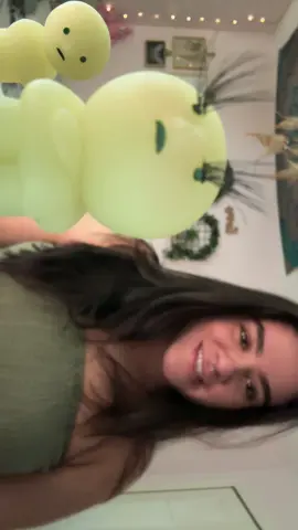 feelin pretty 🤩💚 #smiski 