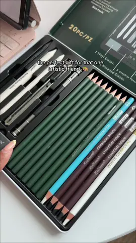 This is just the perfect gift for that one artist friend 💗✨#sketchset #drawingset #drawingpencilset #artistsoftiktok 