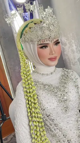 Masyaallah cantiknya✨😍  Mau MUA dan Dekorasi cakep? Booking Vika Organizer melalui nomor di bio ya🤗 . . . #muasukabumi #muagenz #makeupartist #vikaorganizer #dekorasi