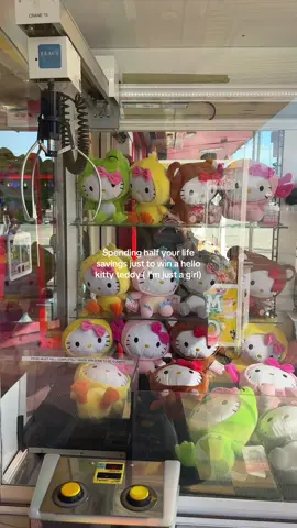 I wanted one sooo bad😭😭  #cranegame #arcadegame #relatable #hellokitty #foryoupage 
